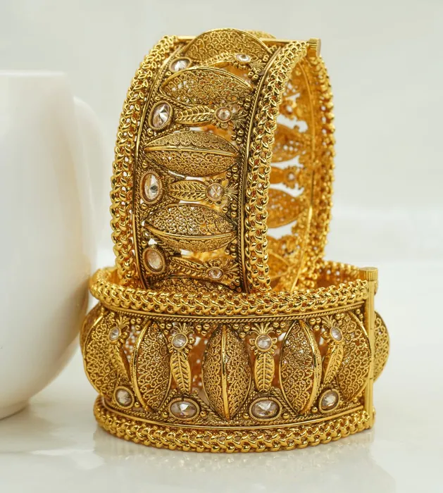 Uniquely Designed Copper Bangle stylish looking