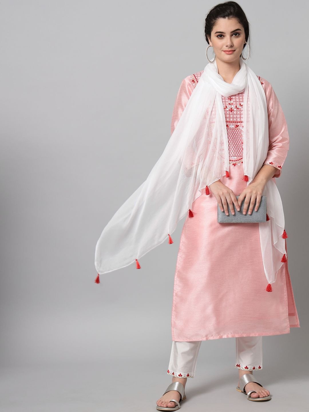 Pink kurta trouser set with white and red floral embroidery
