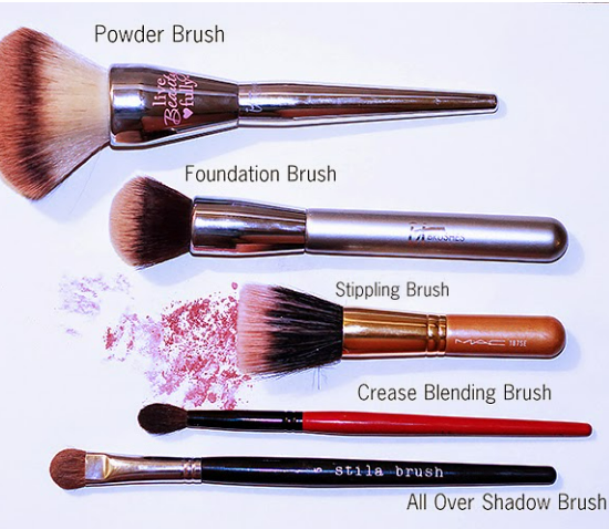 5 MUST-HAVE MAKEUP BRUSHES FOR BEGINNERS
