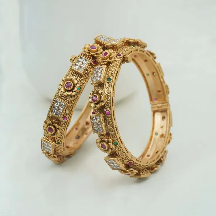 Beautiful Stylish Designed Copper Bangle