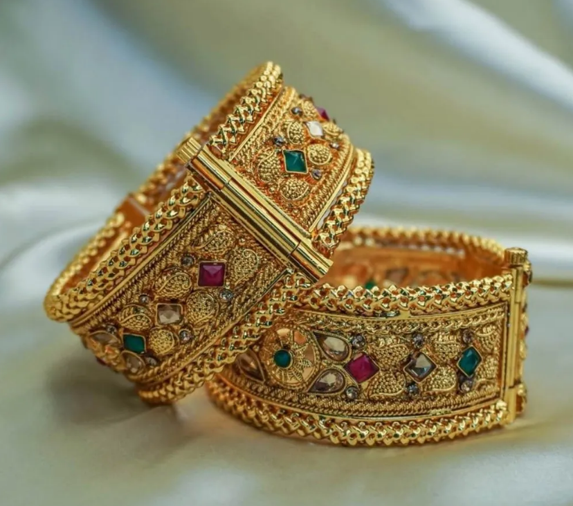 Beautiful gold plated square kundan studded mina bangles
